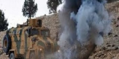 Yüksekova'da askeri aracın geçişi sırasında patlama