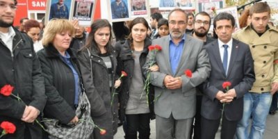 Depremde ölen gazeteciler anıldı