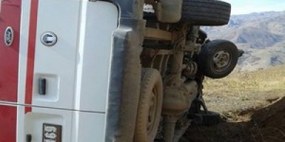 Ambulans kaza yaptı 2 yaralı