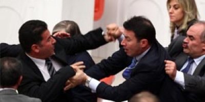 MHP'li ve AKP'li vekiller birbirine girdi