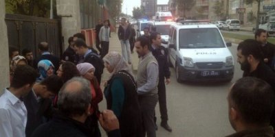 Bıçaklı grup okulu bastı : 10 yaralı