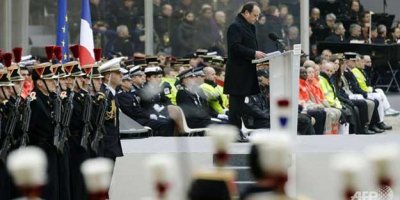 Paris Katliamı’nda ölenler resmi törenle anıldı