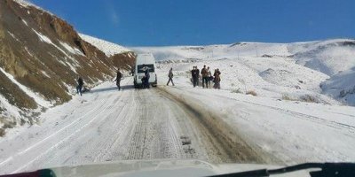 Hakkari 2200 rakımlı şivekür tepesi geçit vermedi