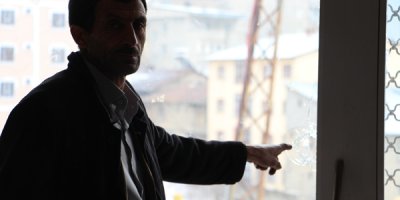 Şemdinli'de bir iş yerine iki kurşun isabet etti