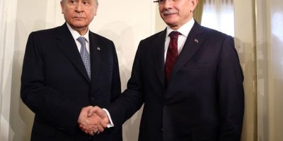 Davutoğlu ile Bahçeli arasındaki yeni anayasa görüşmesi başladı