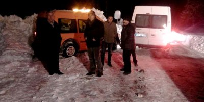 Hakkari-Şırnak karayolunda mahsur kalanlar kurtarıldı