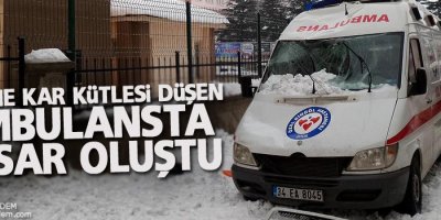 Üzerine kar kütlesi düşen ambulansta hasar oluştu
