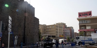 Sur’da iki saatliğine bir sokakta yasak kaldırıldı