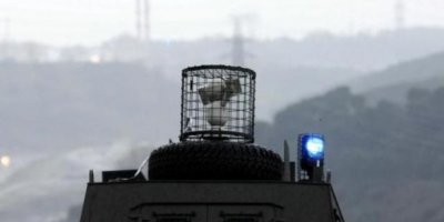 Polis aracına saldırı