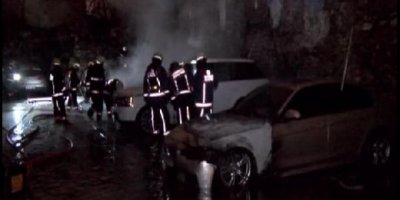 Park halindeki 7 araç kundaklandı