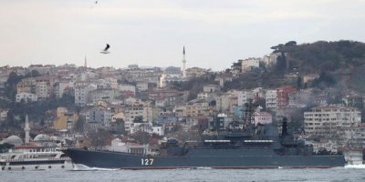Rus askeri gemileri İstanbul Boğazı'ndan geçti