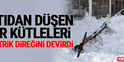 Yüksekova'da kar elektrik direğini yıktı