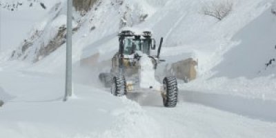 Hakkari'de karla mücadele sürüyor