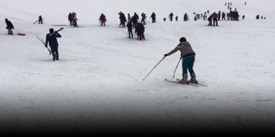 Hakkarililer kayak merkezine akın etti