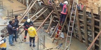 Bakırköy’de bina çöktü: 2 işçi enkaz altında