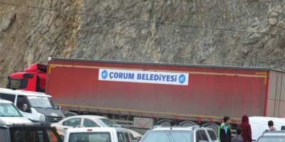 Çorum Belediyesi'ne ait TIR'lar Hakkari'de