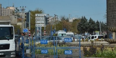 Sur’daki mevzi ve beton bloklar kaldırılıyor