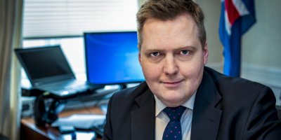 İzlanda Başbakanı istifa etti