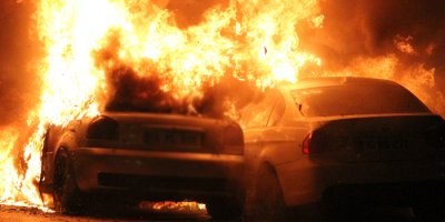 11 araç ateşe verildi