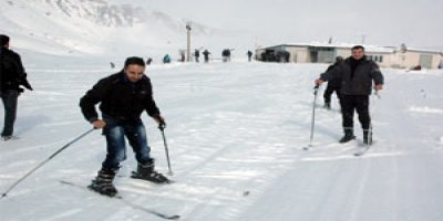 Hakkari'de kayak sezonu başladı