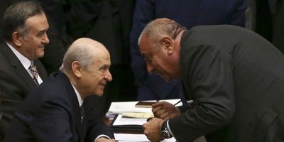 Meclis’te Bahçeli-Türkeş görüşmesi
