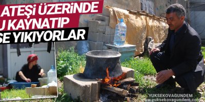 Odun ateşi ile su kaynatıp elbise yıkıyorlar