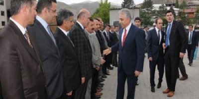 Hakkari'nin yeni Valisi Toprak Görevine başladı