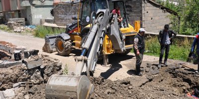 Yüksekova'da su arızaları gideriliyor