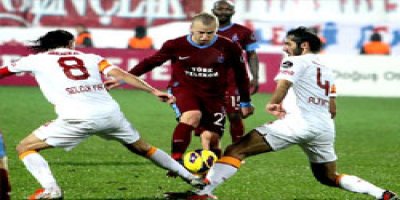 Avni Aker'de sessiz gece