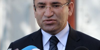 Bozdağ: Yönetim askerde değil...
