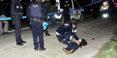 Yol kenarına atılmış kadın cesedi