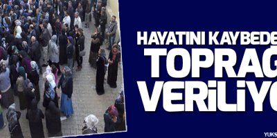 Yüksekova'da hayatını kaybedenler toprağa veriliyor