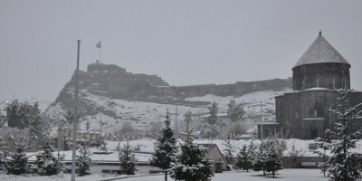 Kars’a kar yağdı