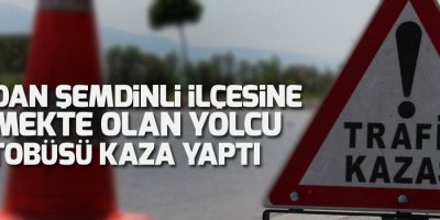 Van'dan Şemdinli ilçesine gitmekte olan yolcu otobüsü kaza yaptı