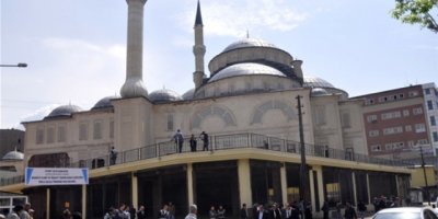 Yüksekova'da Camilerden 'Kepenklerinizi Açın' Anonsu
