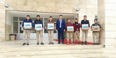 Hakkari AİHL öğrencilerinden örnek davranış