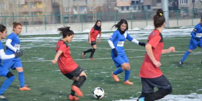Hakkari Gücü Kadın Futbol takımından rahat galibiyet