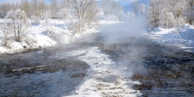 Munzur Çayı buz tuttu