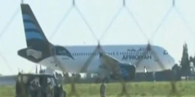 Kaçırılan uçaktan 25 kişi serbest bırakıldı