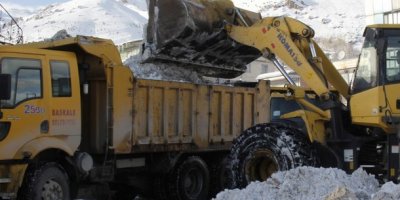 Başkale’de karla mücadele çalışması