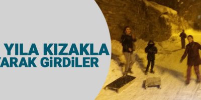 Yeni yıla kızakla kayarak girdiler