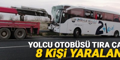 Yolcu otobüsü tıra çarptı: 8 yaralı