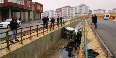 Minibüs su kanalına uçtu: 7 yaralı