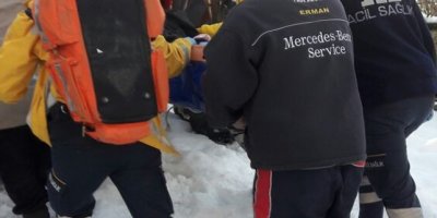 Yaşlı adama yürüyerek ulaştılar