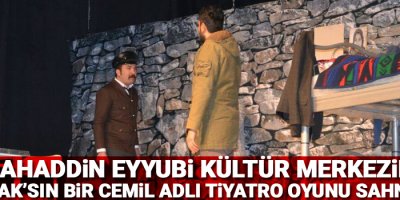 Yüksekova'da Bir İshak’sın bir Cemil Adlı Tiyatro oyunu sahnelendi