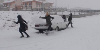 Sincik'te okullar 1 gün tatil edildi