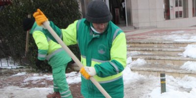 Şehir merkezindeki buzlar temizlendi