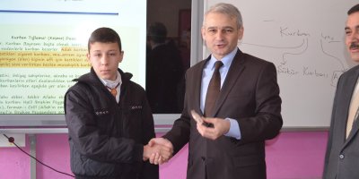 Kaymakam Güven TEOG birincisini ödüllendirdi