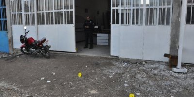 Mobilya atölyesinde silahlı kavga: 2 yaralı