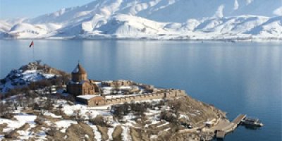 Akdamar Adası yazın ayrı, kışın ayrı bir güzel